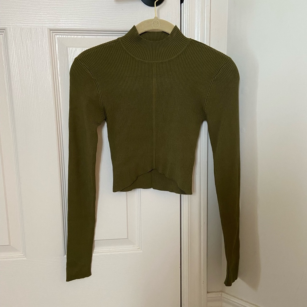 Sharkbite Cropped Sweater - Picture 4 of 4